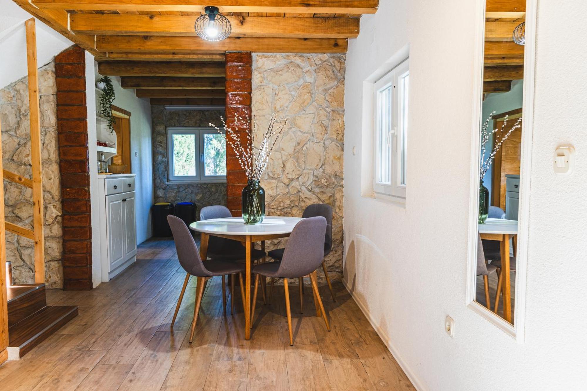 Country House Uros In Nature With Pool Lovorno Kültér fotó